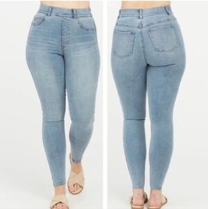 Spanx NWT Skinny Jean In Light vtg Wash Size Small.